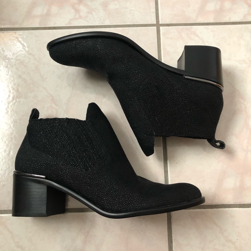 NEW Dolce Vita Textured Ankle Pointed Toe Booties